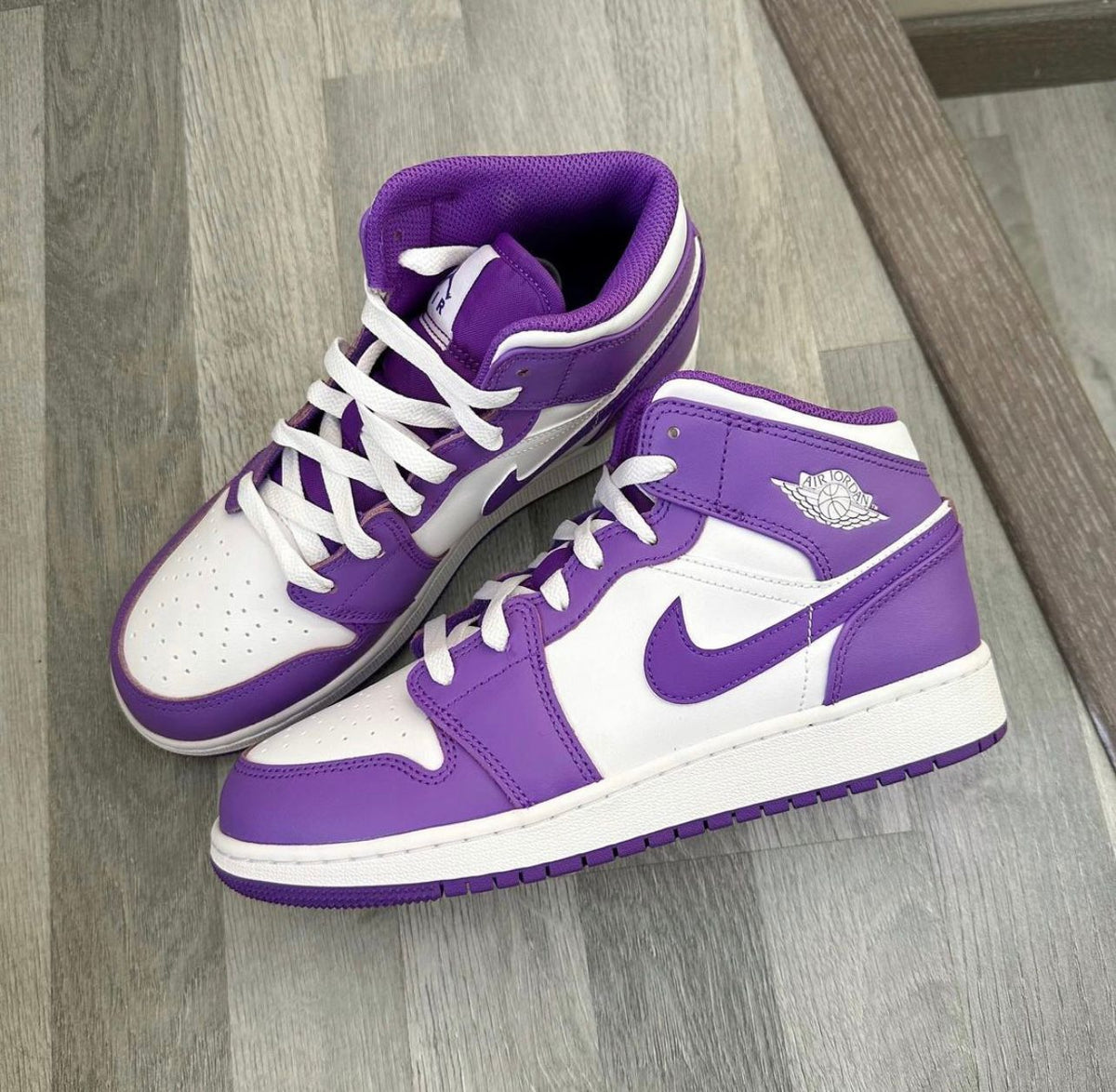 NIKE AIR JORDAN 1 HIGH PURPLE VENOM