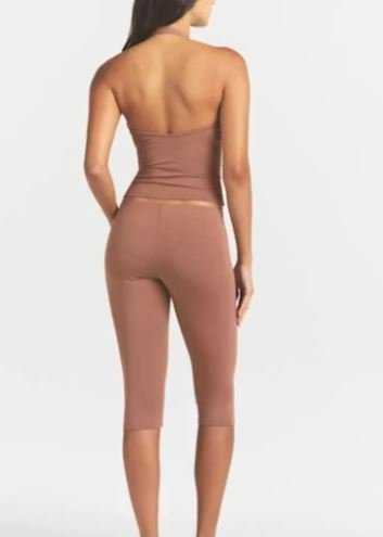 High-Waisted Capri Leggings | Premium Sculpting Capri Pants for Yoga, Workouts and Everyday Comfort